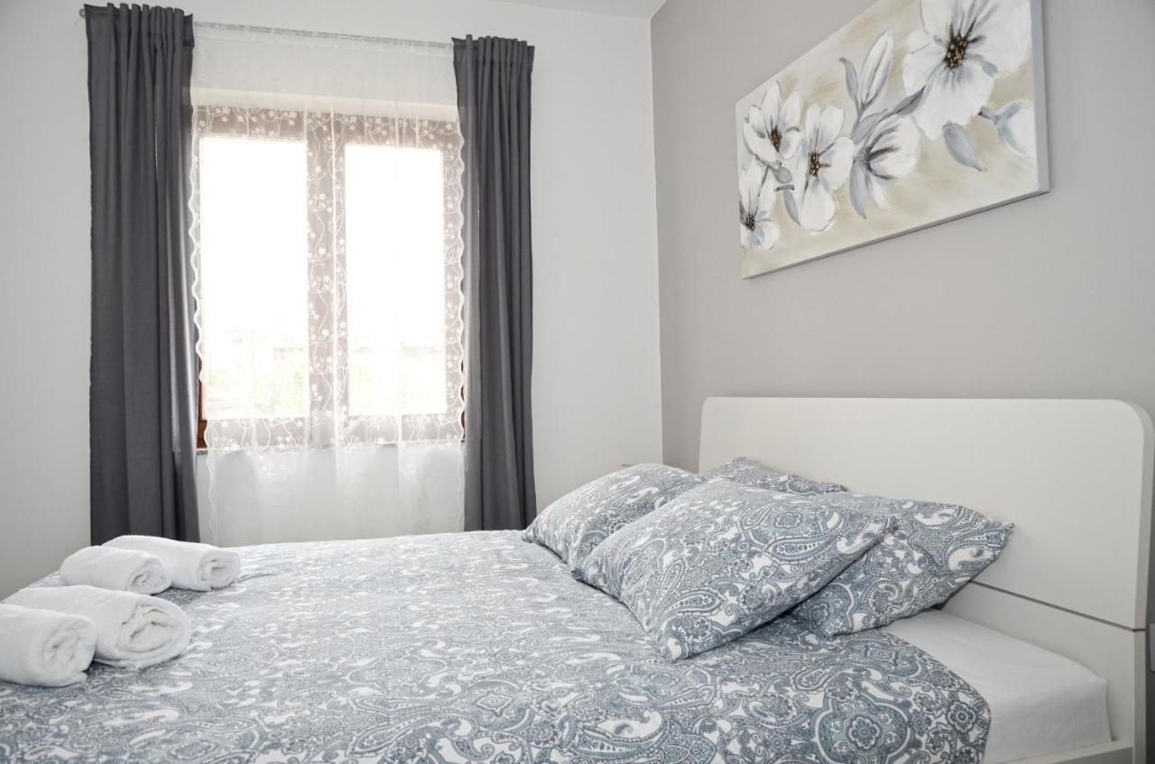Family Friendly Apartments With A Swimming Pool Povljana, Pag - 244 Extérieur photo